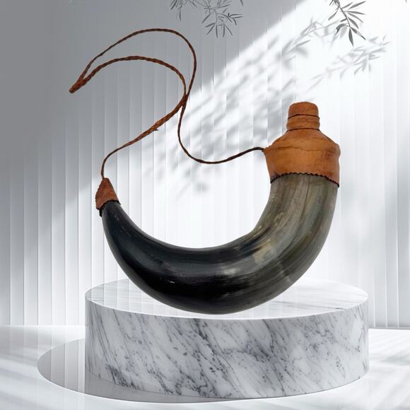 Vintage Black Powder Horn Gunpowder Muzzleloader Flask High Polish w/ Strap Stop - Picture 1 of 10